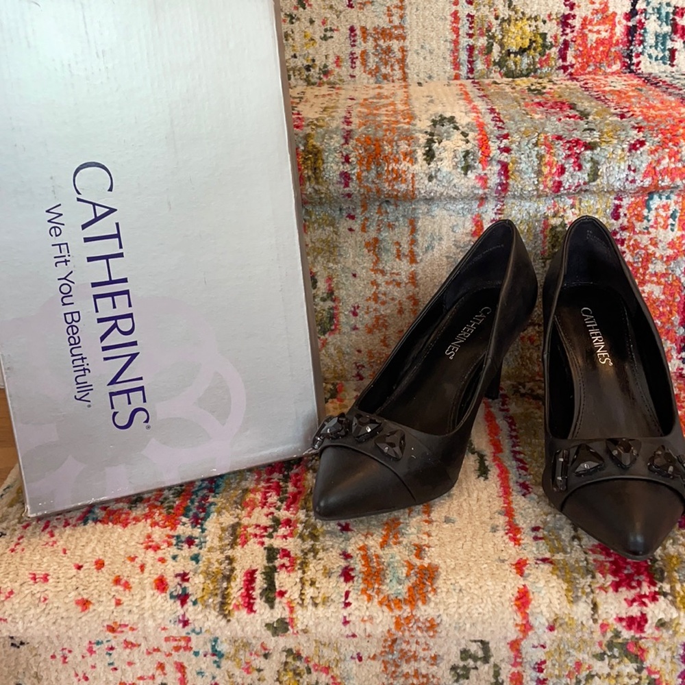 Catherine’s bedazzled black color pumps in 8W
